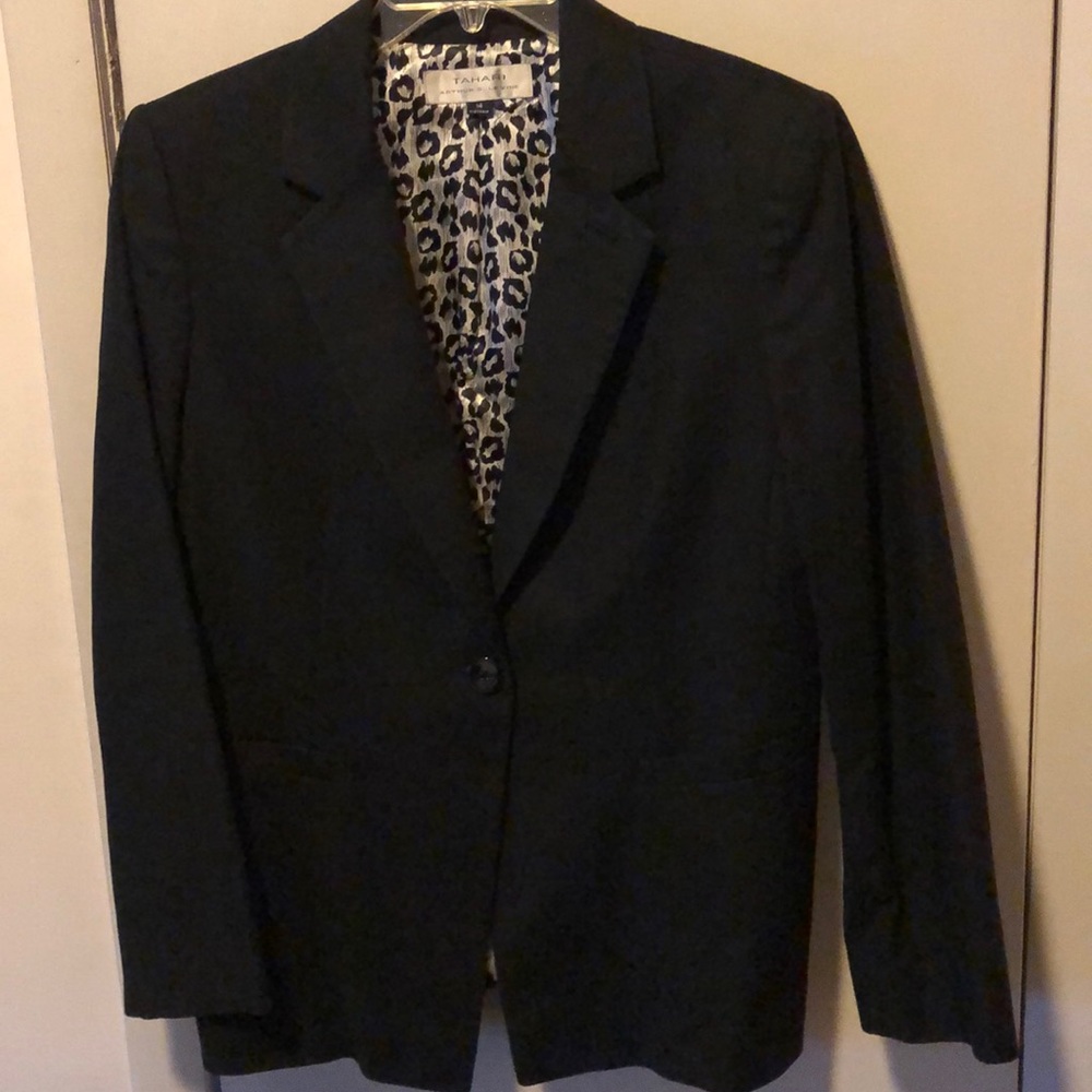 Tahari Blazer size 14 but runs a little small